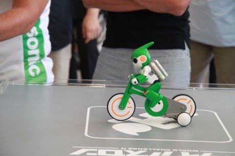 Robot Evolta se prepara para competir en triatlón IRONMAN de Hawái