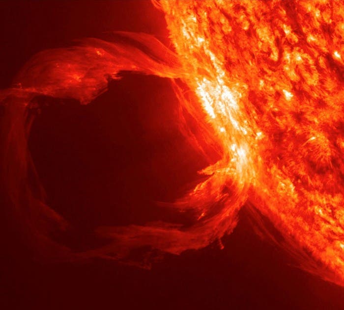 erupcion solar tormenta solar