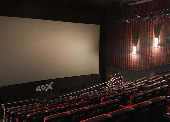 Imagen de una sala de cine en formato 4DX