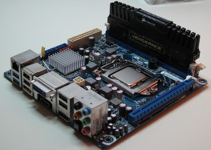 Cómo montar tu propio PC | La memoria RAM, mezclamos frecuencias y capacidades