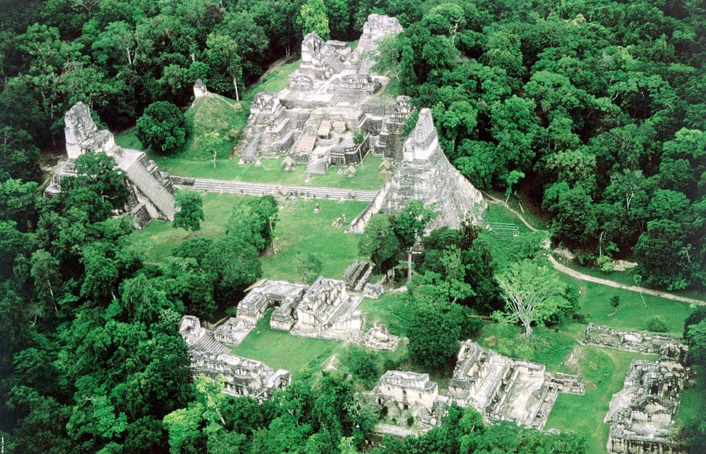 Ciudad maya llamada Tikal en Guatemala