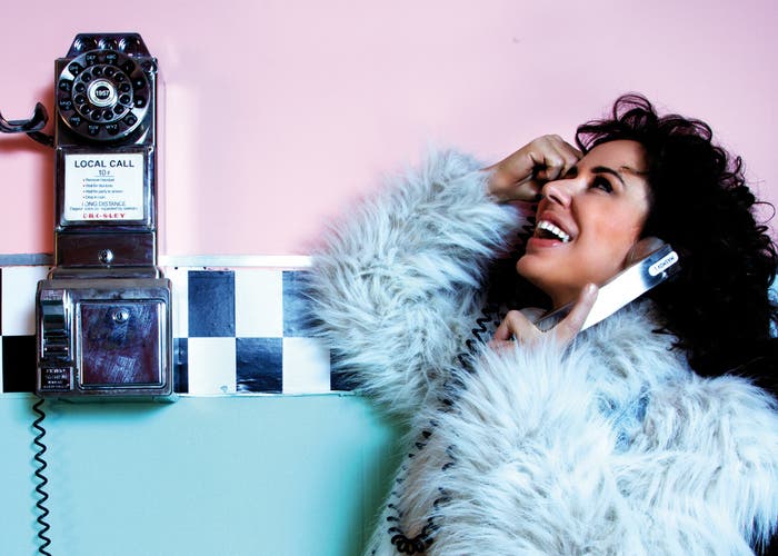 Vicky Larraz vuelve con un nuevo single, "Earthquake", de la mano de MásMovil