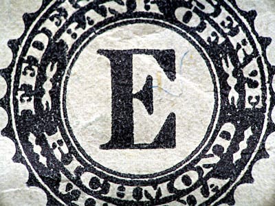 Sello de la reserva del banco federal en el billete de dólar