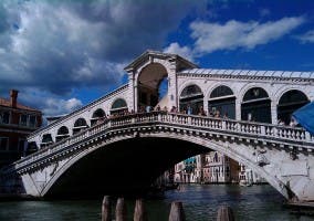 Puente Rialto en Venecia