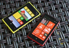 Fotografía de los smartphones Nokia Lumia 920 y 820