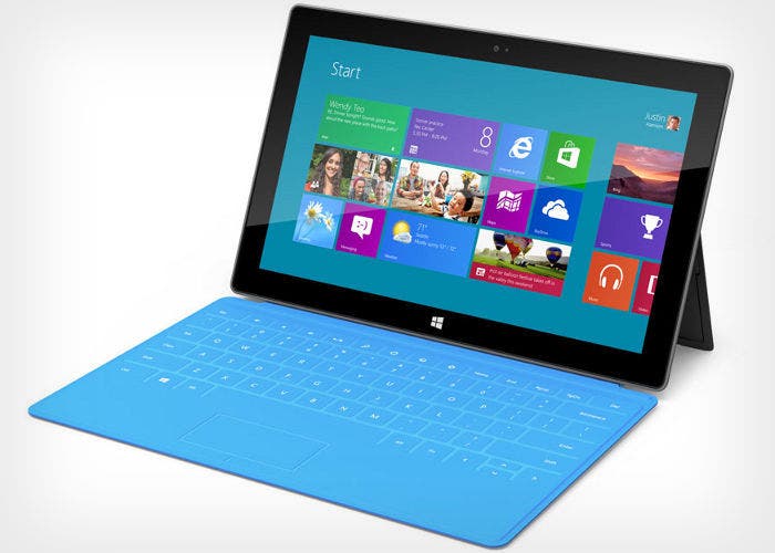 Imagen de un tablet Microsoft Surface con su teclado