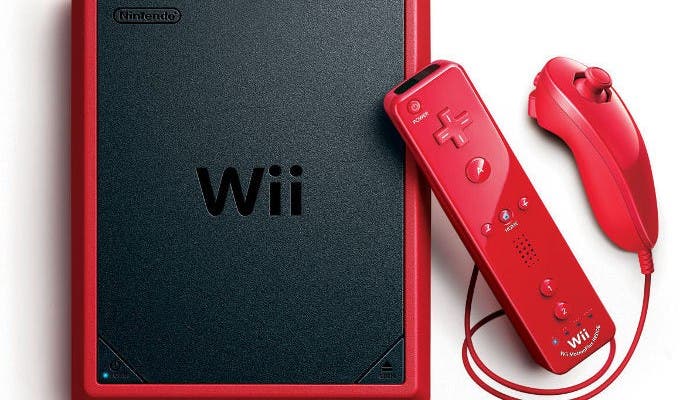 Fotografía de una Nintendo Wii Mini con su mando
