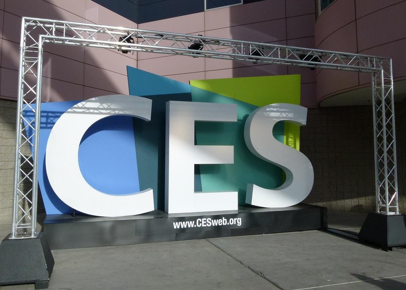 Logo CES en edificio central de Las Vegas