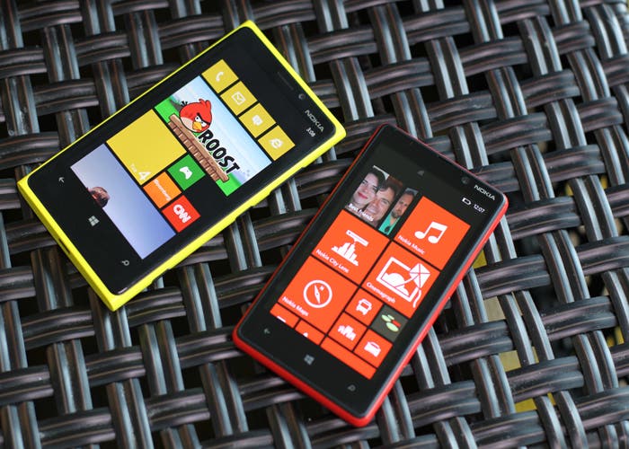 Imagen de los Nokia Lumia 920 y 820