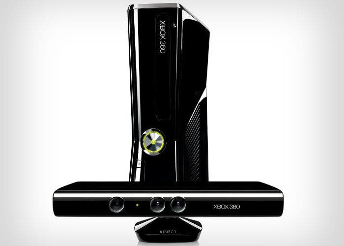 Imagen de una consola Xbox 360 y su accesorio Kinect