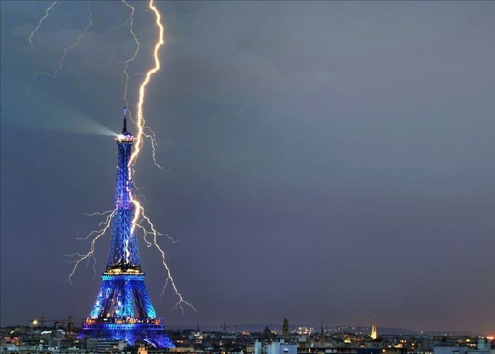 Rayo en la torre Eiffel