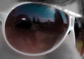 Autorretrato Aranzazu Santana en unas gafas de sol