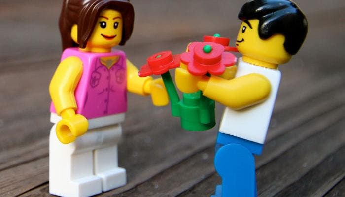 Matrimonio de figuras de LEGO