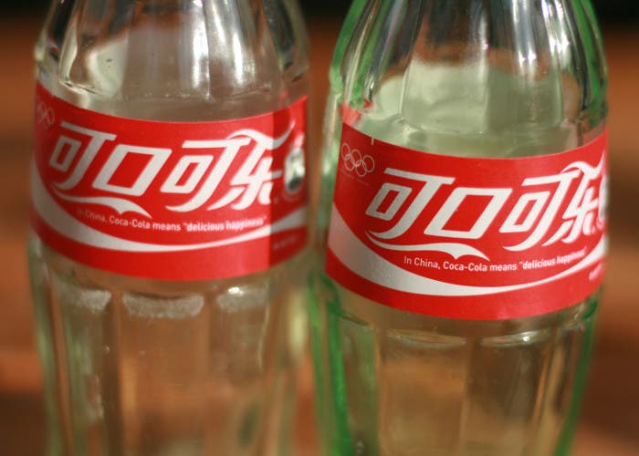 Dos botellas de Coca-Cola chinas