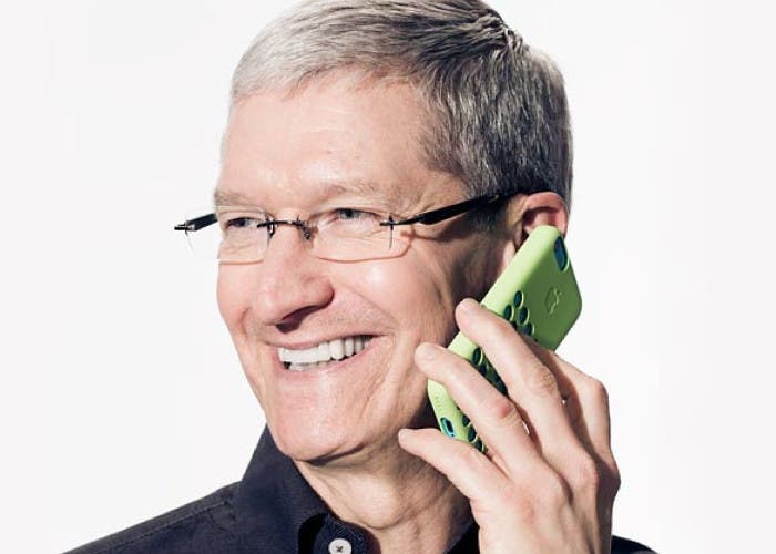 Tim Cook con iPhone