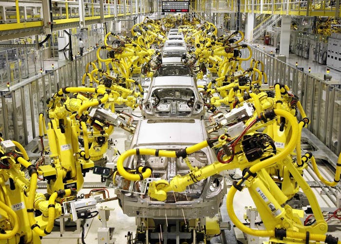 Robot industrial fabricando automóviles