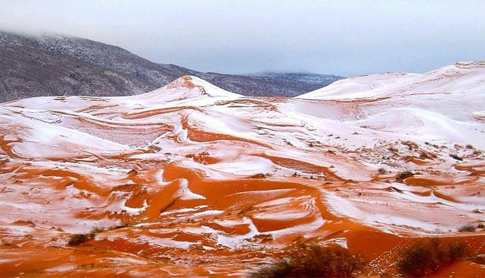 Insólito: nieva en el desierto del Sáhara 