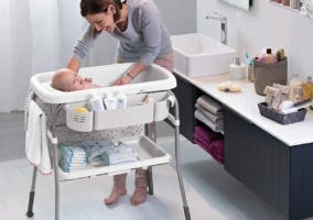 Bañeras plegabes para bebés con soporte y patas.
