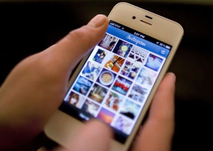 un iPhone mostrando la aplicación de Instagram